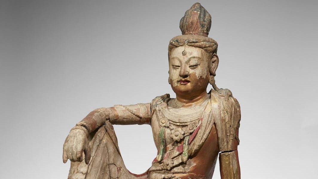 Chine, dynastie Song (960-1279). Guanyin en bois sculpté polychrome, traces de laque... Celui qui entend le bruit de l’univers