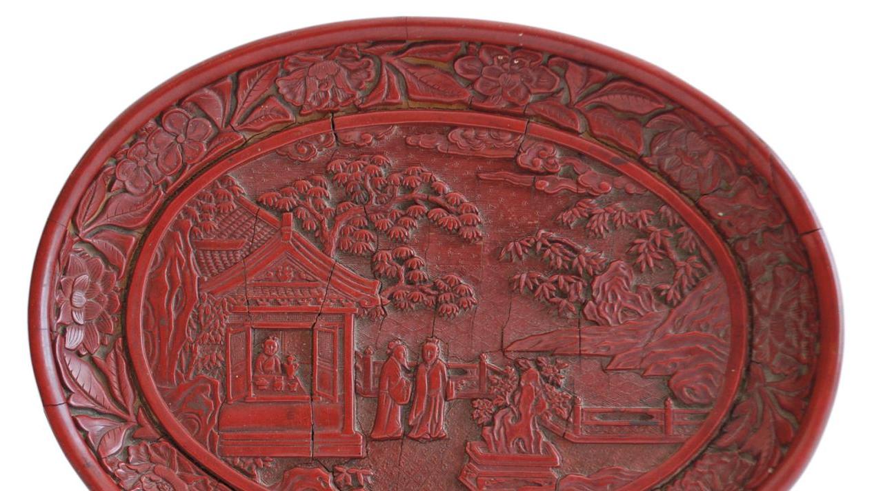 Chine, époque Ming Yongle (1402-1424), plateau de forme ovale en laque de cinabre... À Toulouse, une précieuse laque  de la dynastie Ming