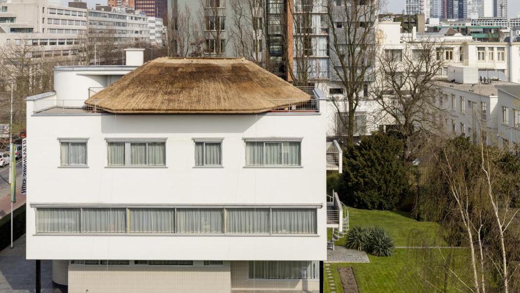 L’installation de Santiago Borja sur le toit de la maison Sonneveld, à Rotterdam,... Le réveil de la maison Sonneveld