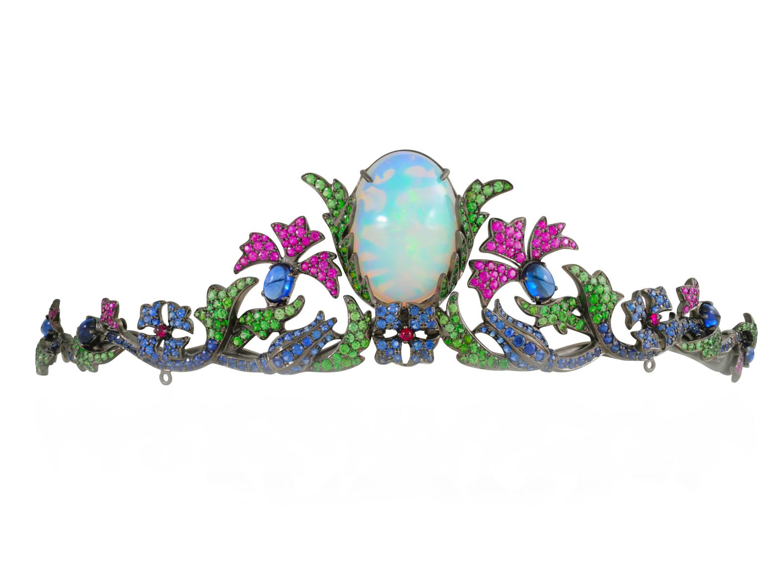 Tiare contemporaine avec opale centrale signée Lydia Courteille. © Lydia Courteille 