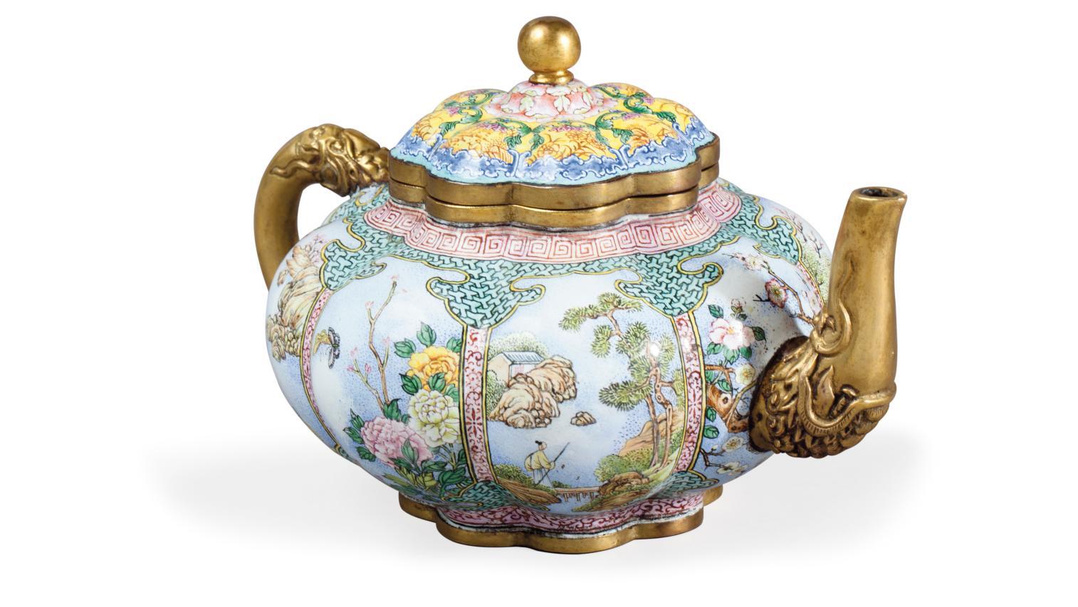 China, 18th century, small teapot in multifoil form with "falangcai" enamel decoration... A Many-faceted Asia