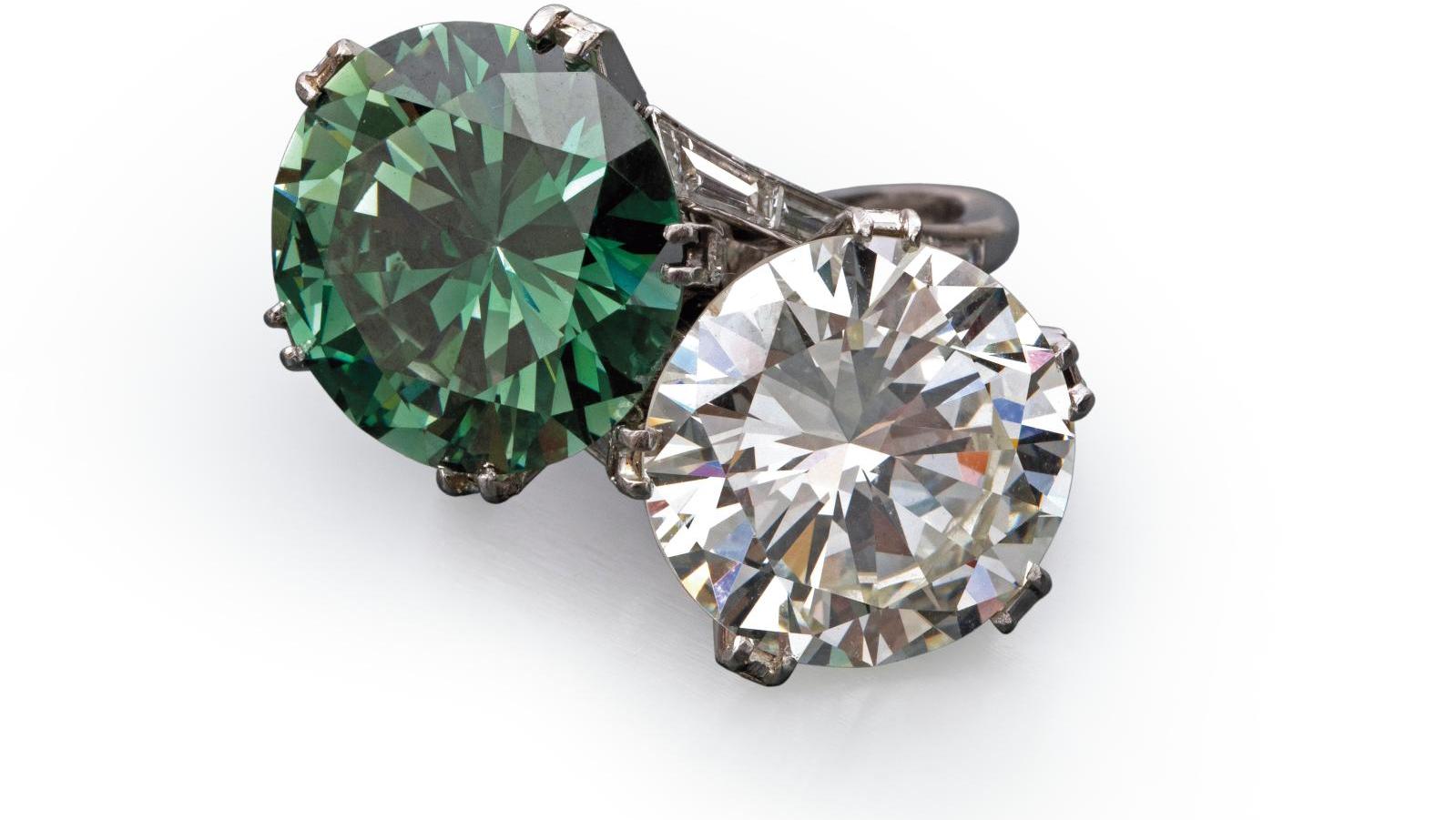Bague croisée en platine 850 millièmes ornée d’un diamant blanc brillanté 10,82 ct... La mode et la haute joaillerie vues du Negresco