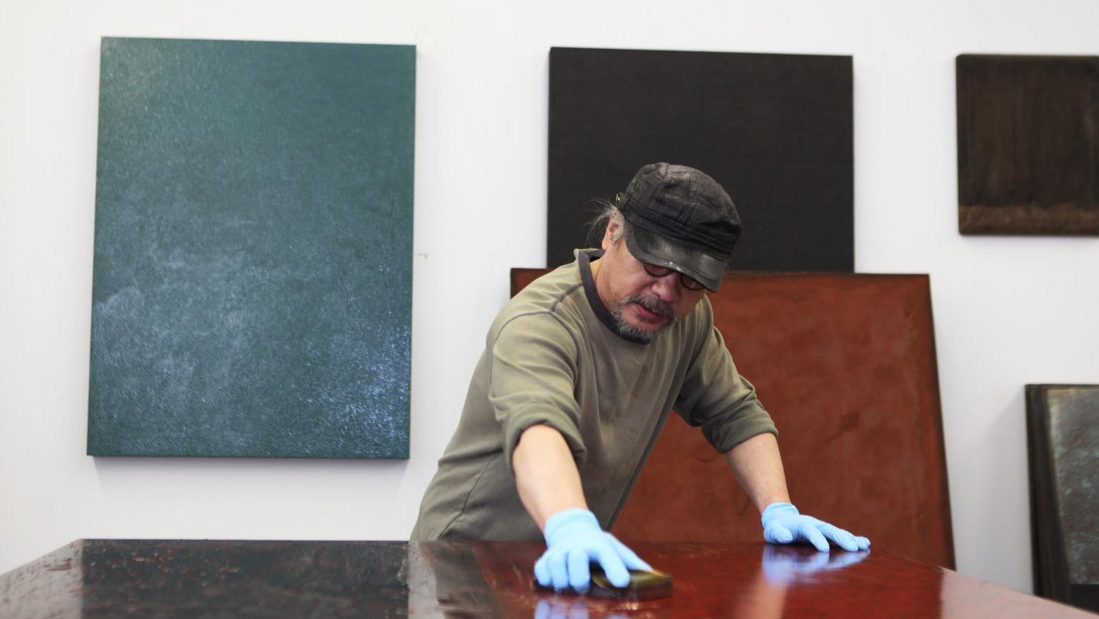Weng Jijun in his Shanghai studio. Lacquer: A Constantly Developing Expertise