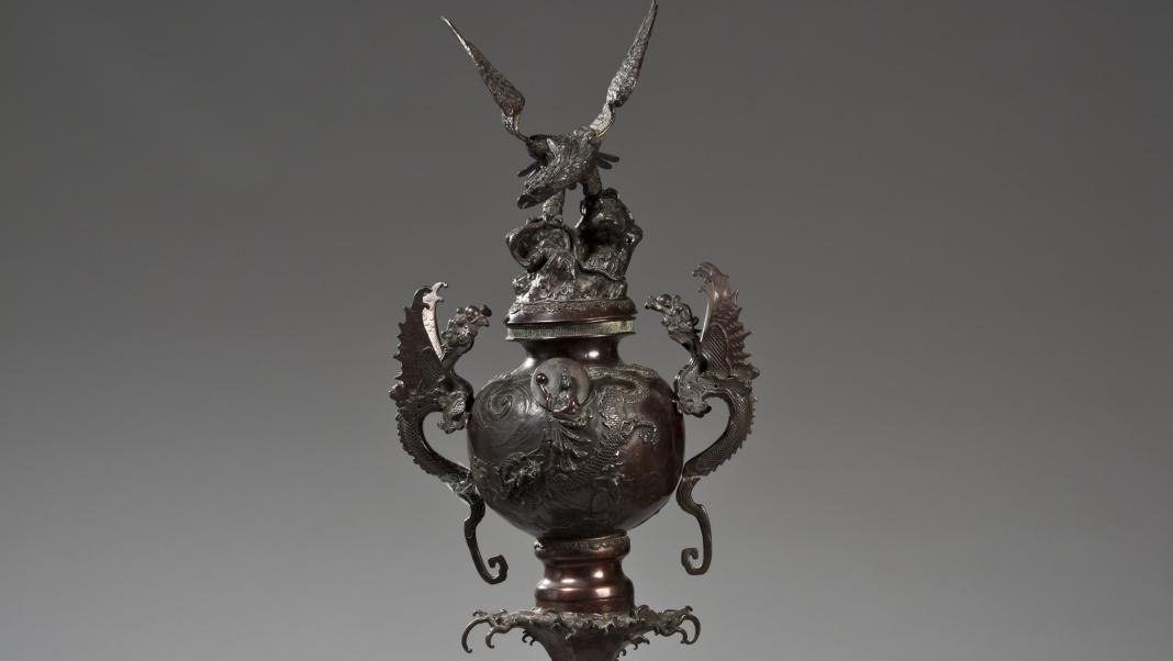 2 516 €Japon, fin du XIXe siècle. Brûle-parfum en bronze ciselé et patiné à décor... Les brûle-parfums
