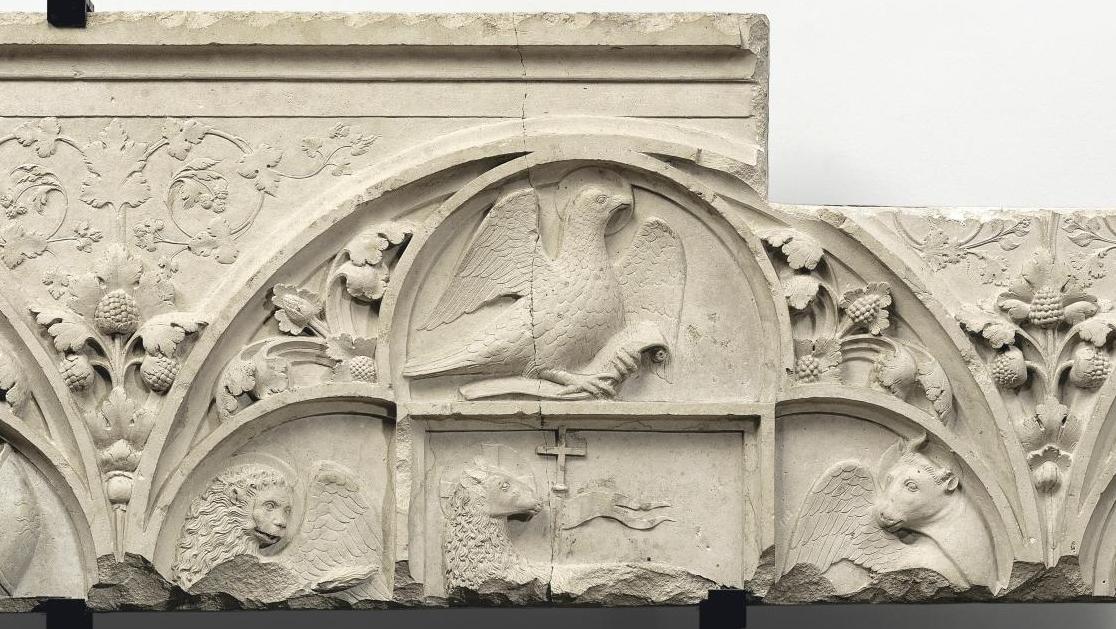 Un fragment du jubé, dit “à l’aigle”, de la cathédrale de Chartres (XIIIe siècle... L’inaliénabilité du patrimoine réaffirmée