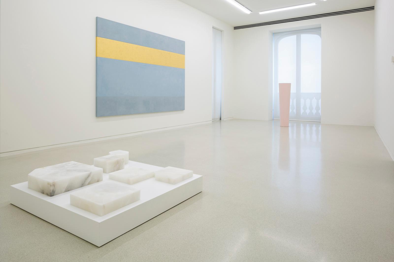 Le Nouveau Musée national de Monaco expose Ettore Spalletti :  Ombre d’azur, transparence