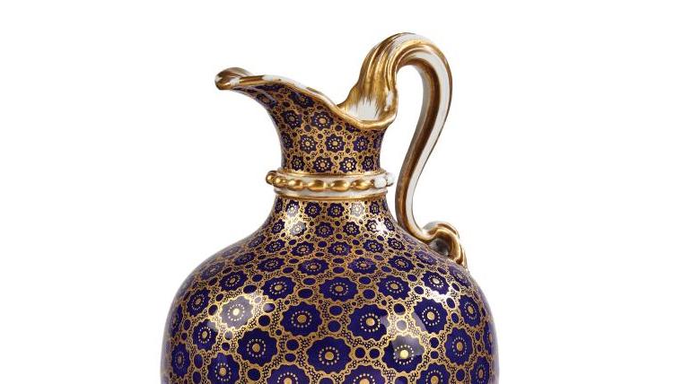 Sèvres, 1766. Vase en porcelaine tendre de la première grandeur, à décor de godrons... Sèvres, la porcelaine pour mine d’or