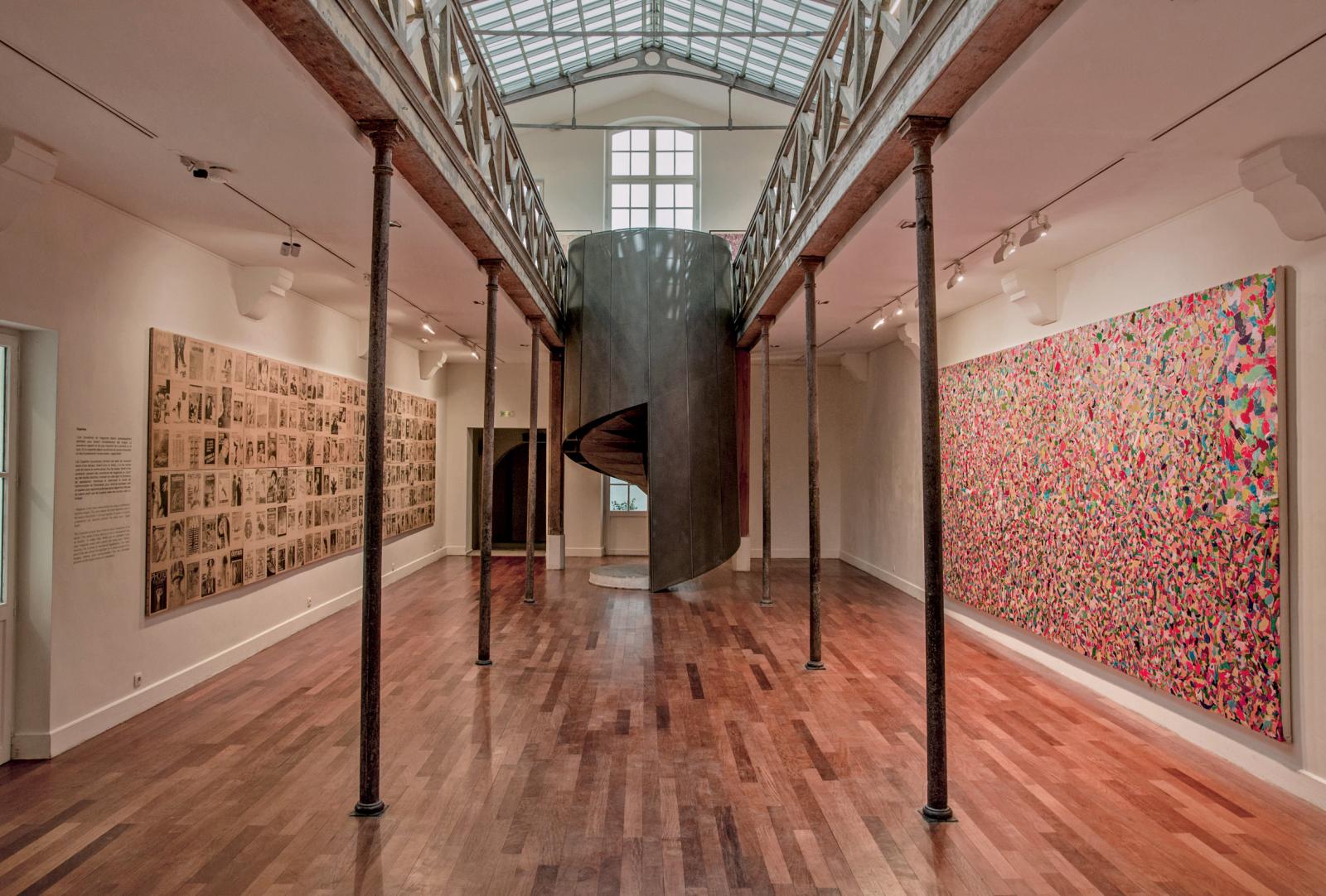 Vues de l’exposition consacrée à Alighiero & Boetti à la galerie parisienne de Tornabuoni Art, début 2017.