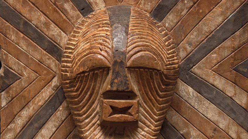 Democratic Republic of the Congo, Songye, shield in wood and pigments, h. 48 cm.... 