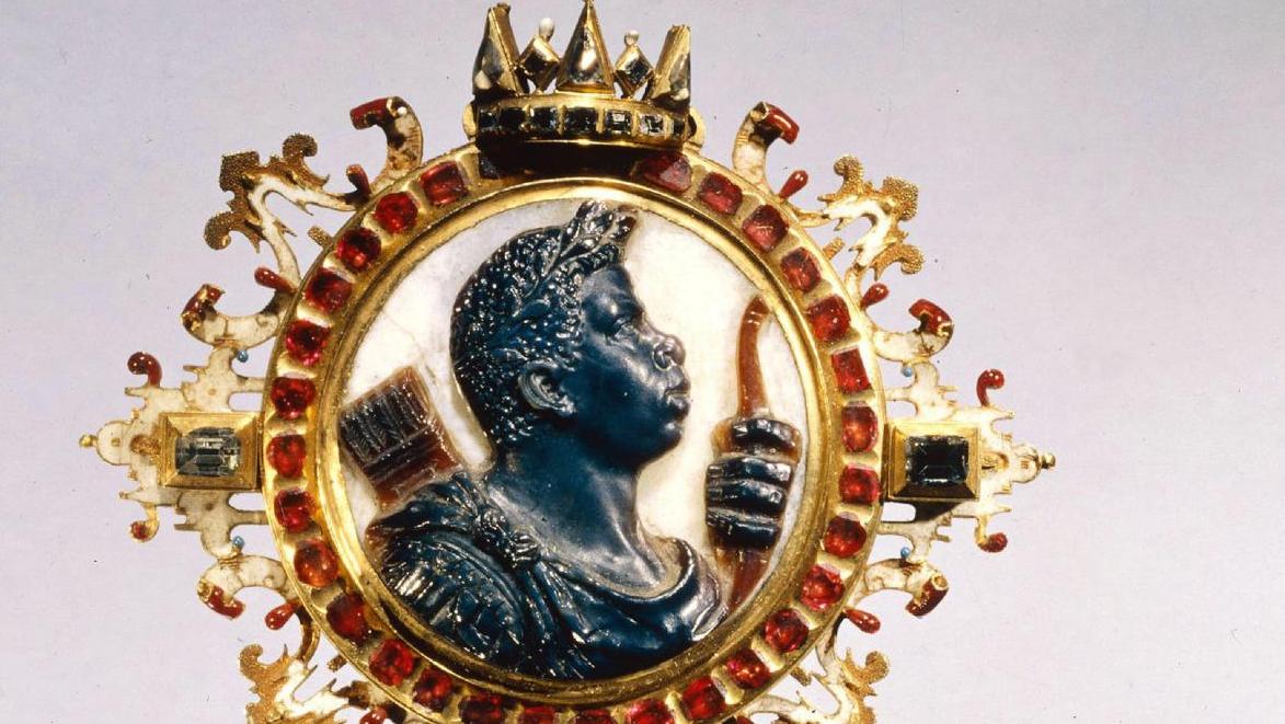 Camée. Portrait d’un roi africain avec arc et carquois, XVIe siècle, agate à deux... L’Afrique des routes dans l’histoire