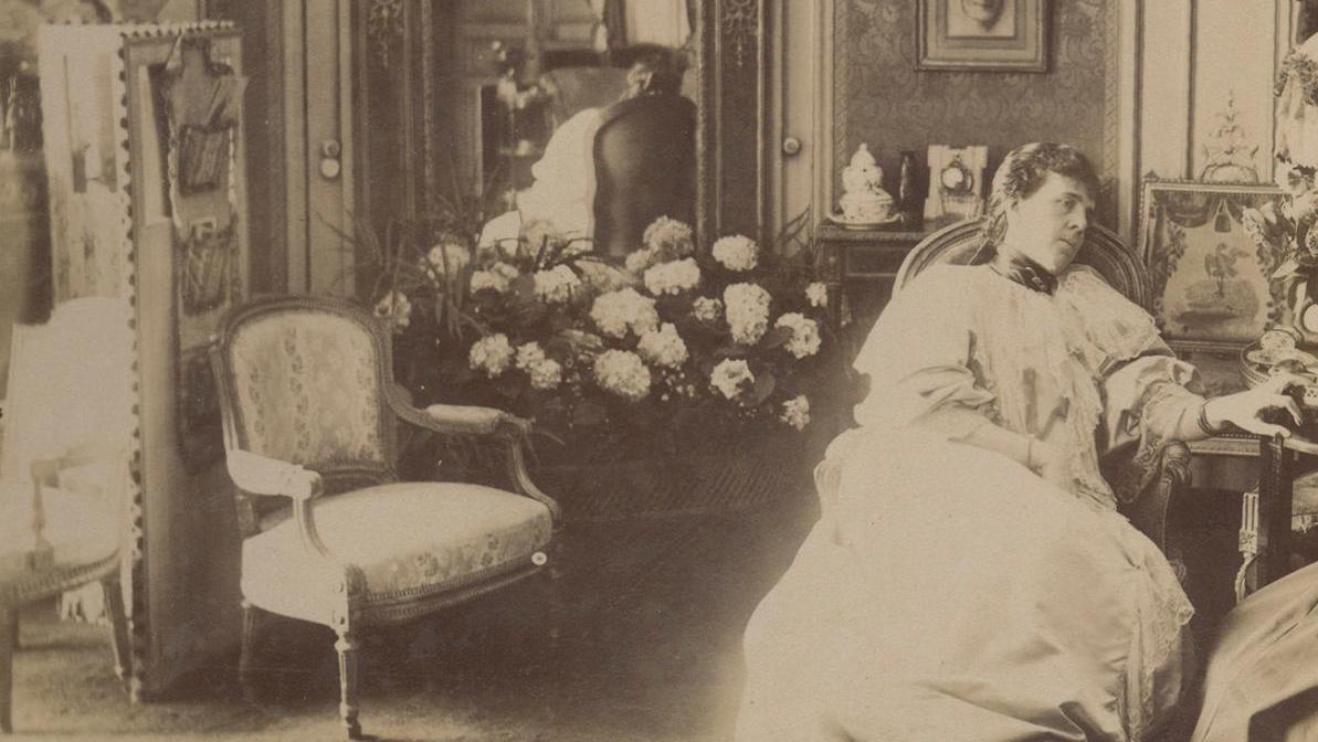 Figure proustienne, fille de Jacques Halévy, Madame Straus dans son salon. Halévy - Degas : un trésor photographique