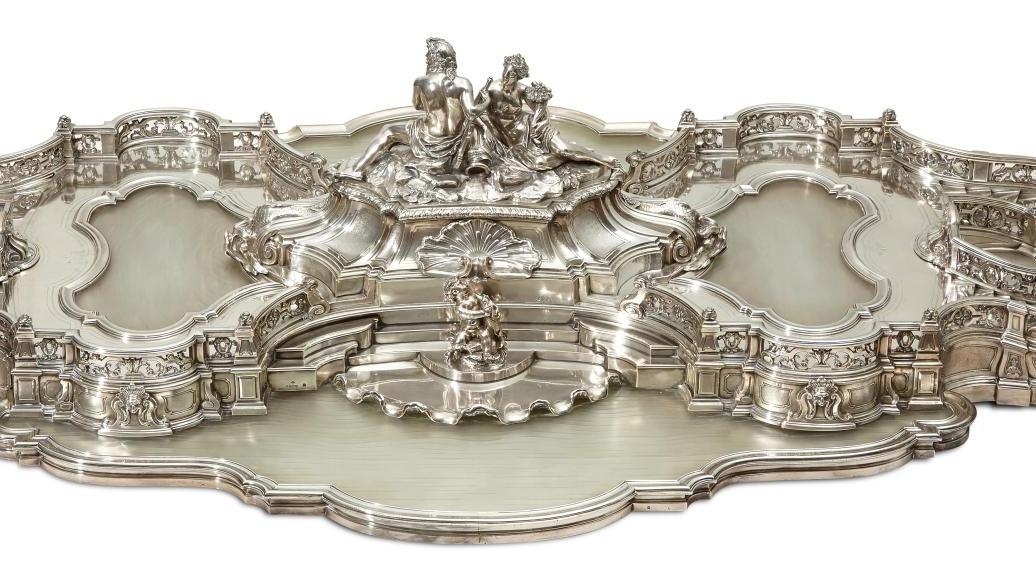 Aucoq, vers 1890-1910, surtout de table en argent en trois parties de style Louis XV,... Pour quelques kilos d’argent…