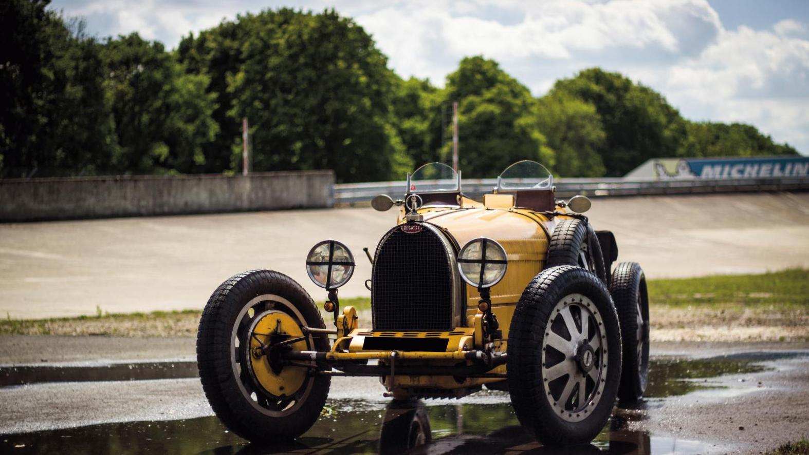 1929, Bugatti type 35 B, numéro de série BC25. Adjugé : 400 000 € Conduite sportive