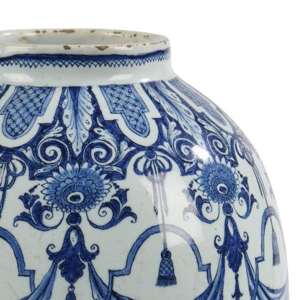 céramiques, porcelaines de Sèvres et étrangères