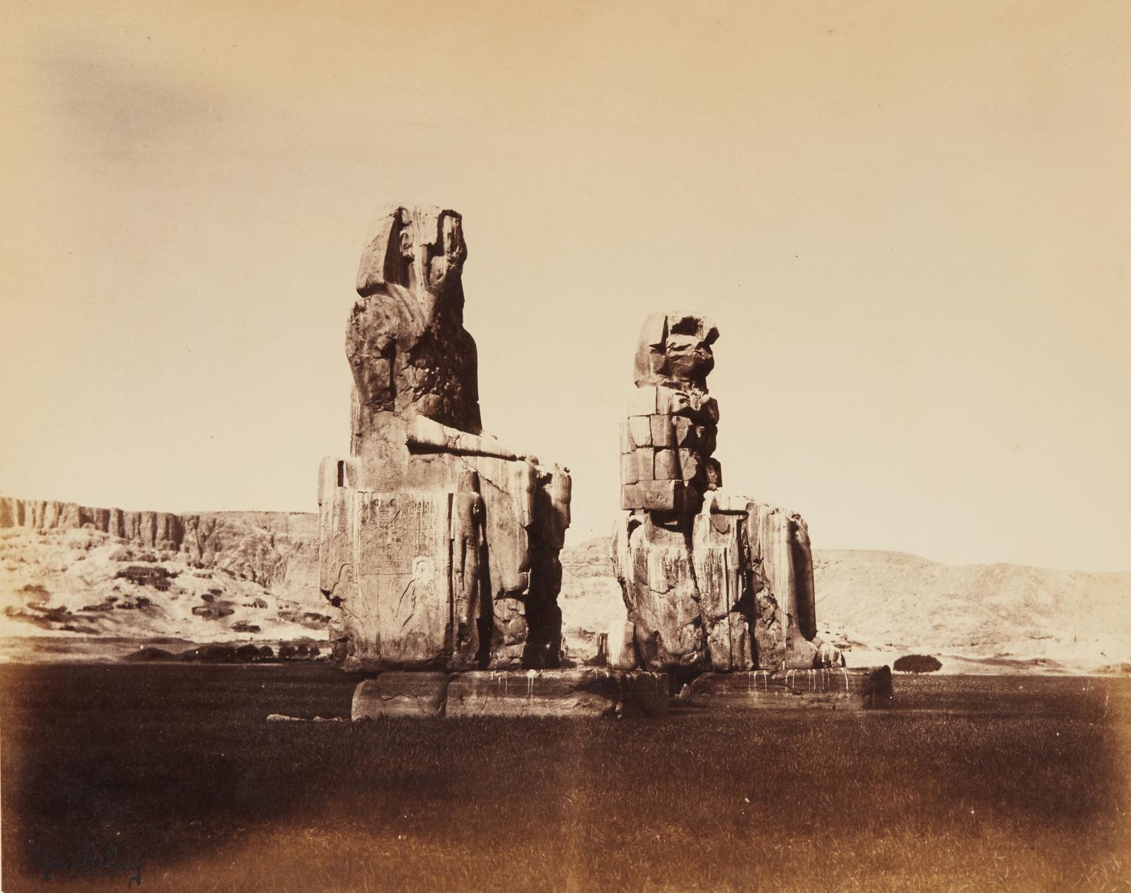 Gustave le Gray, Colosses de Memnon à Thèbes, épreuve sur papier albuminé, titre légendé sur le bas du montage, tampon signature bleu sur l’épreuve, 3