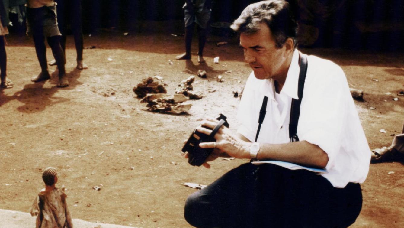 Jean-Paul Barbier-Mueller à Zégata, Côte d’Ivoire, en 1989.  Barbier-Mueller l'esprit d'une époque 