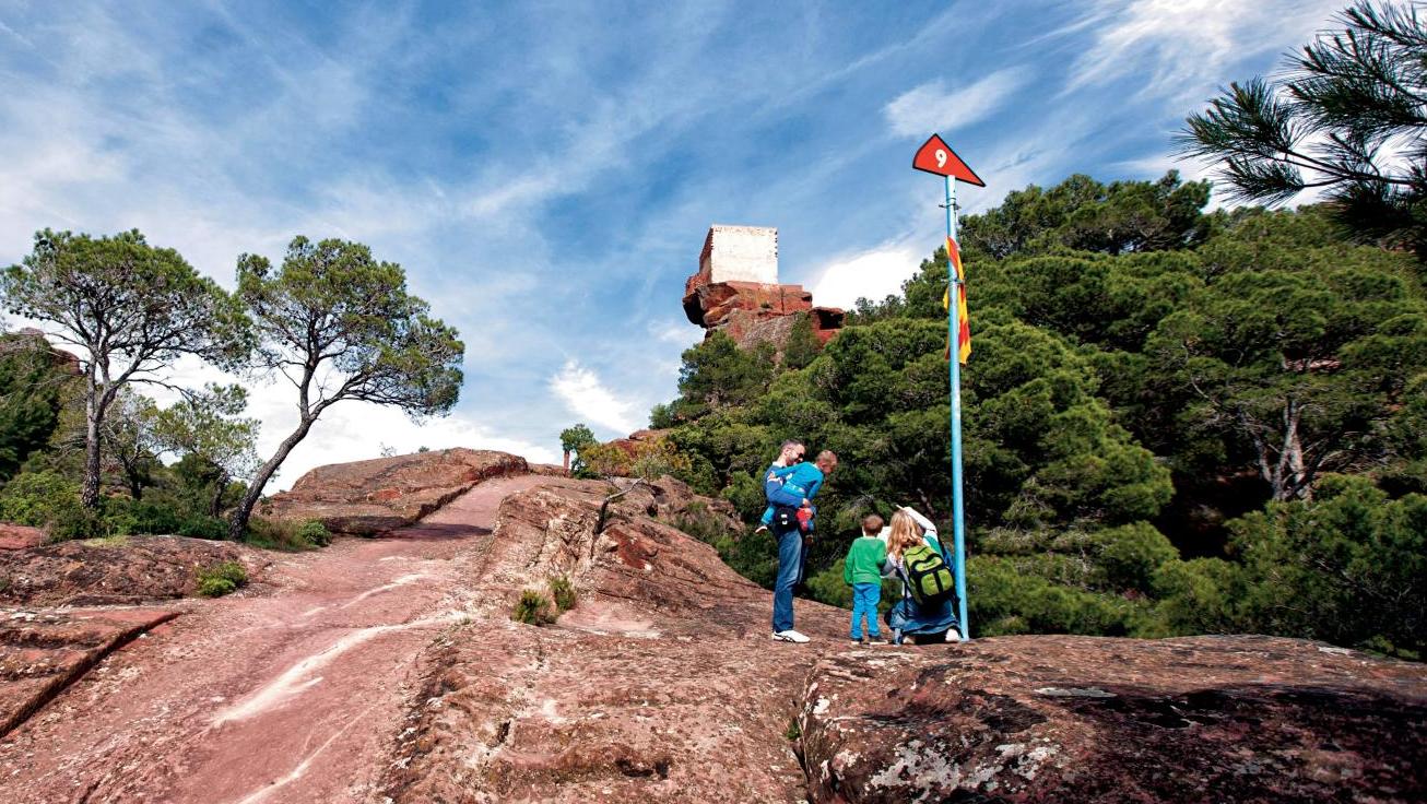 Autour de Mont-roig, l’ermitage de la Mare de Déu de la Roca, au-dessus, le temple... Sur les traces  de Casals, Miró, Picasso et Gaudí