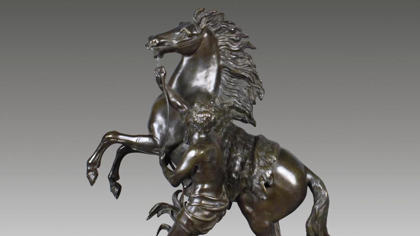 D’après Guillaume Ier Coustou (1677-1746), Cheval retenu par un palefrenier, dit... Des bronzes français à la porcelaine d’Extrême-Orient