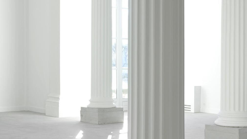 Vue intérieure extension Ricciotti, colonnade et vue fleuve.  La Belgique inaugure un nouveau musée et centre d’art