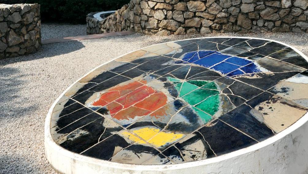 Le labyrinthe Miró à la fondation Maeght, à Saint-Paul-de-Vence. Les plus beaux parcs de sculptures en Europe