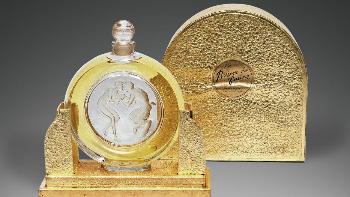 René Lalique Molinard, Le Baiser du faune, flacon en verre blanc soufflé-moulé pressé... L’art du parfum par René Lalique