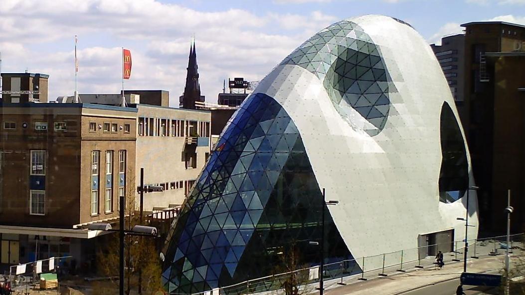 Le Blob, situé en plein centre-ville d’Eindhoven, bâtiment futuriste en verre et... Eindhoven une ville très design