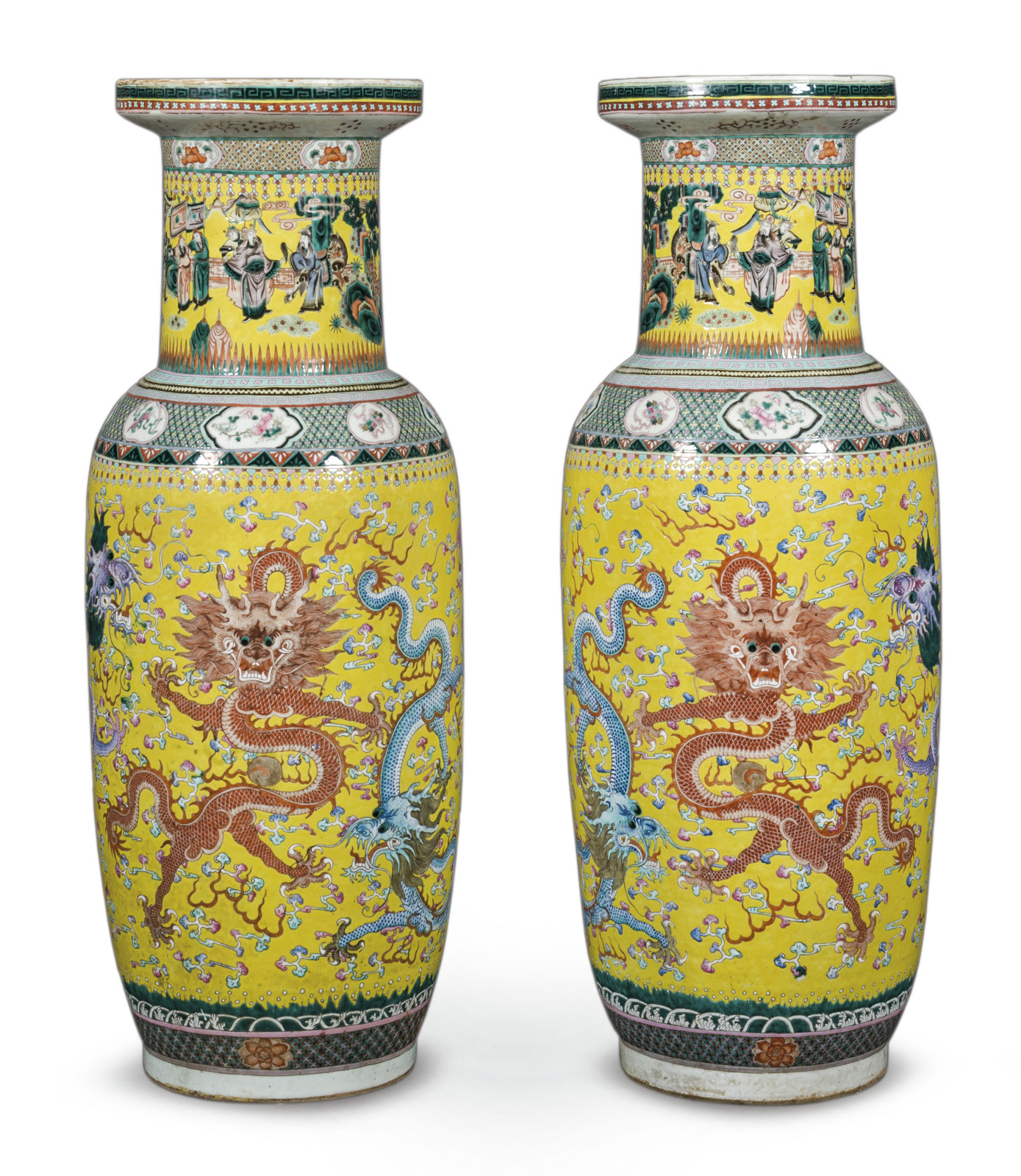 Des vases chinois de palais aux cinq dragons 