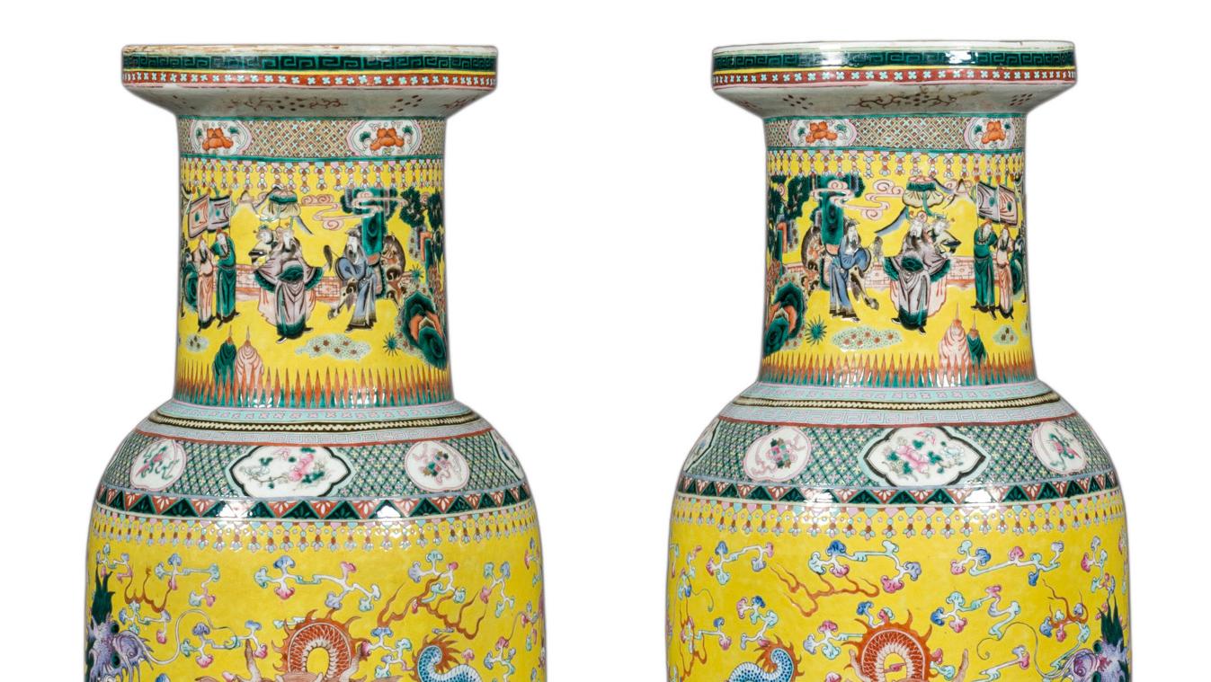Chine, période Guanxu, vers 1880. Paire de vases de palais en porcelaine à décor... Des vases chinois de palais aux cinq dragons 