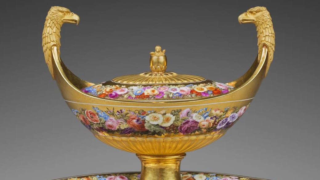 Manufacture impériale de Sèvres, porcelaine dure, vers 1808, sucrier à tête d’aigles... Impérial & royal