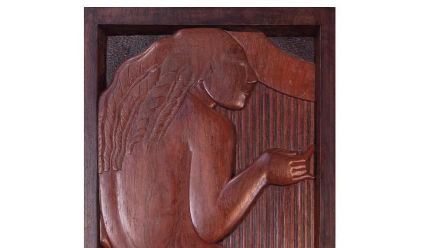 Attribué à Ivan Mestrovic (1883-1962), La Femme à la harpe, panneau sculpté en haut... La petite musique d’Ivan Mestrovic