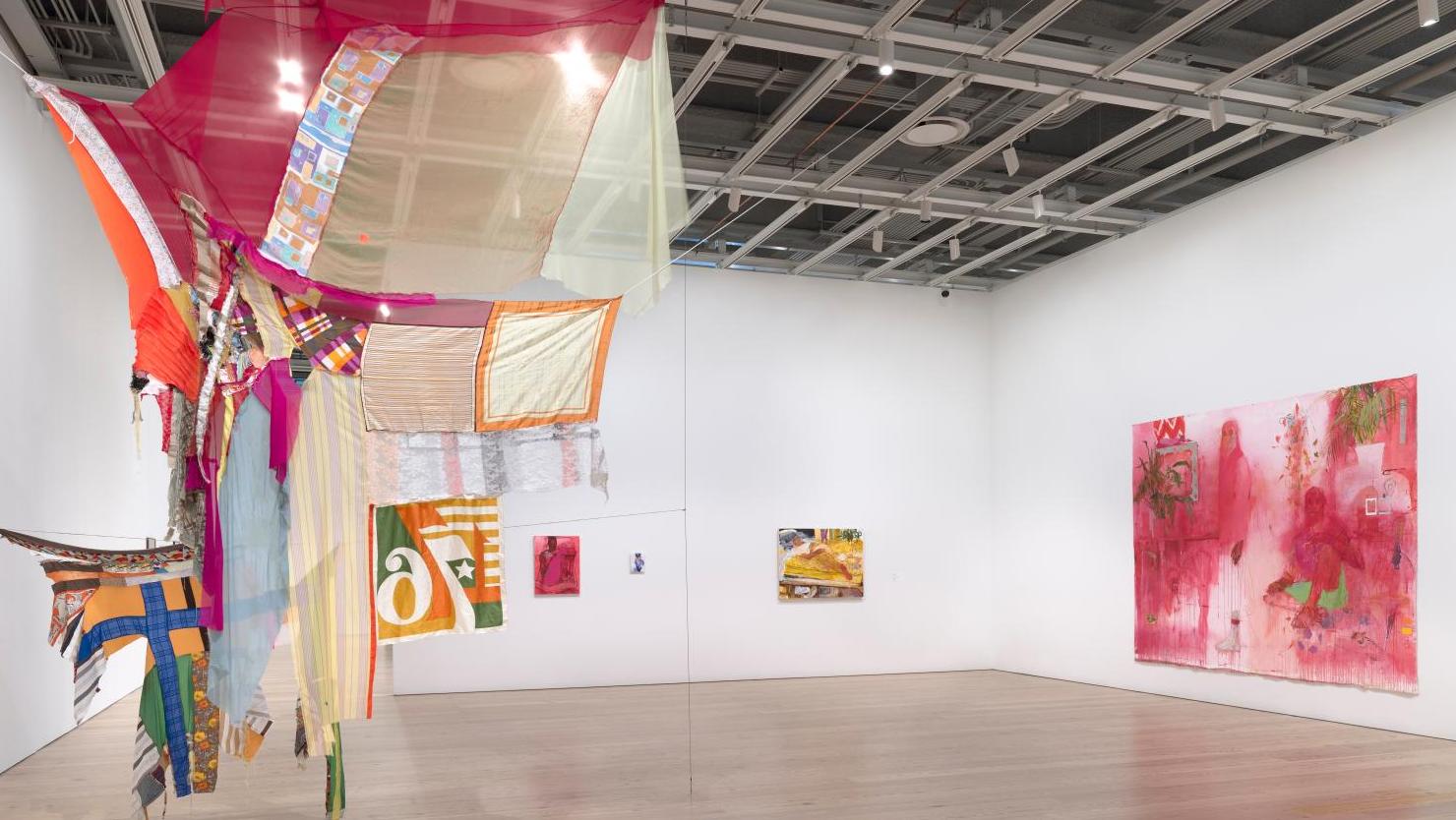 La 79e Biennale du Whitney Museum, avec, de gauche à droite, une œuvre d’Eric N. Mack (né... Whitney Biennial, air du temps et recyclage