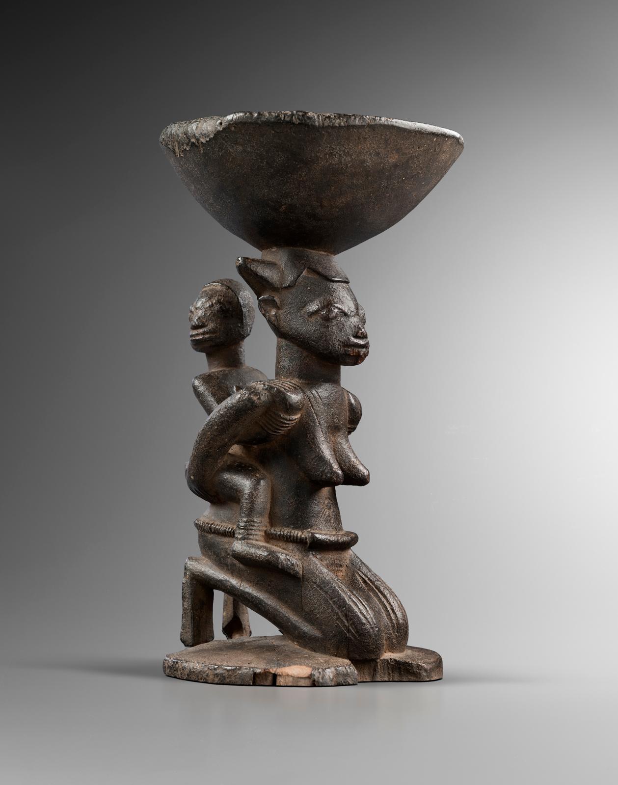 Divination cup (Agere ifa), 19th century, wood, h. 25 cm.Serge Schoffel gallery, Brussels