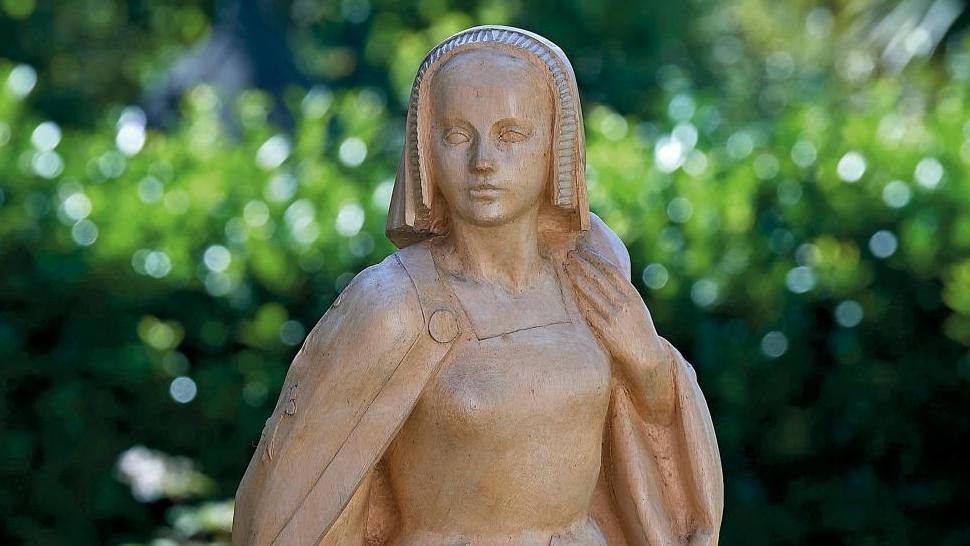 Jean Fréour (1919-2010), Anne de Bretagne, sculpture en bois signée, h. 81 cm. Adjugé :... Les œuvres révélées de l’atelier de Jean Fréour