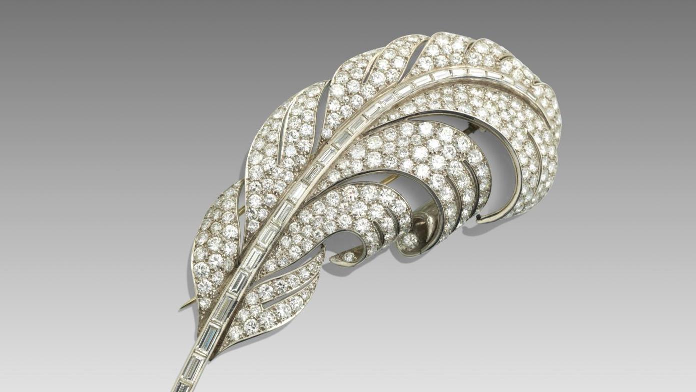 Boucheron, broche Plume, vers 1939,platine, diamants taille brillant et baguette.... Peintures anciennes et bijoux d’une grande actrice