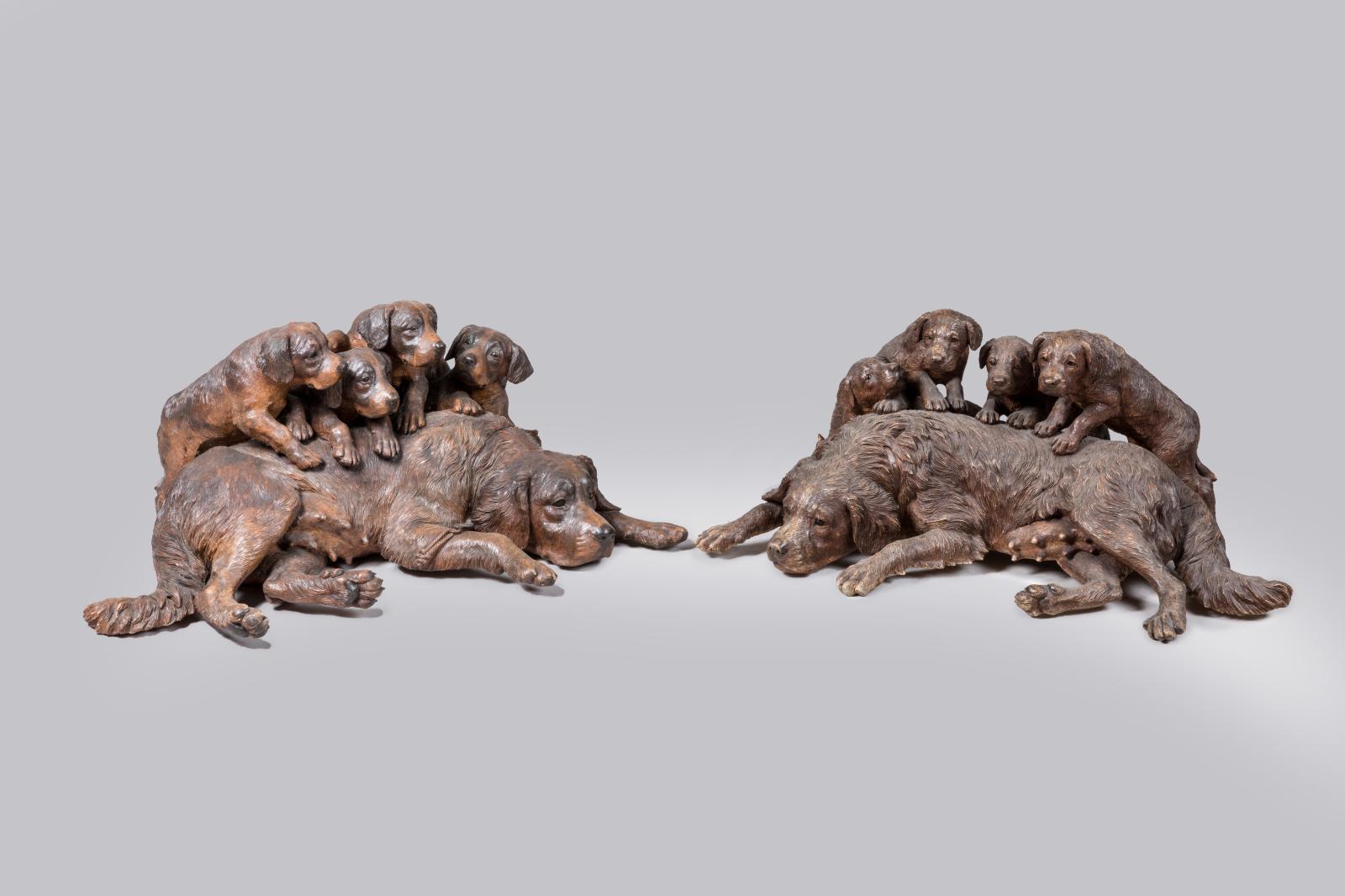 Ils ne provenaient pas de la collection Guerlain, mais créaient la surprise : deux groupes représentant chacun une chienne allongée et sa portée de qu