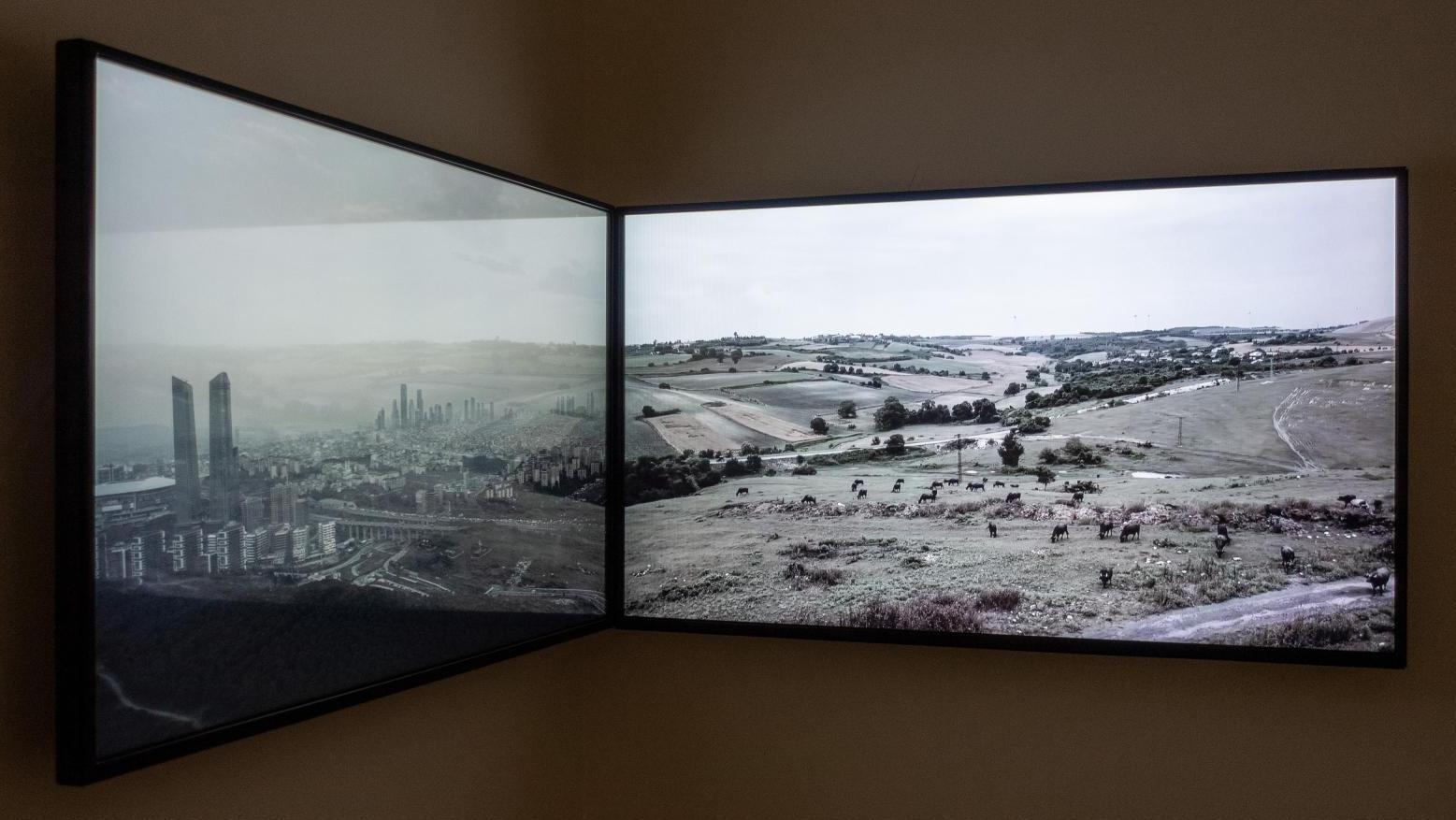 Ozan Atalan (né en 1985), Monochrome, 2019, dim. de l’installation 300 x 300 x 100 cm,... Biennale d’Istanbul, une mémoire engloutie