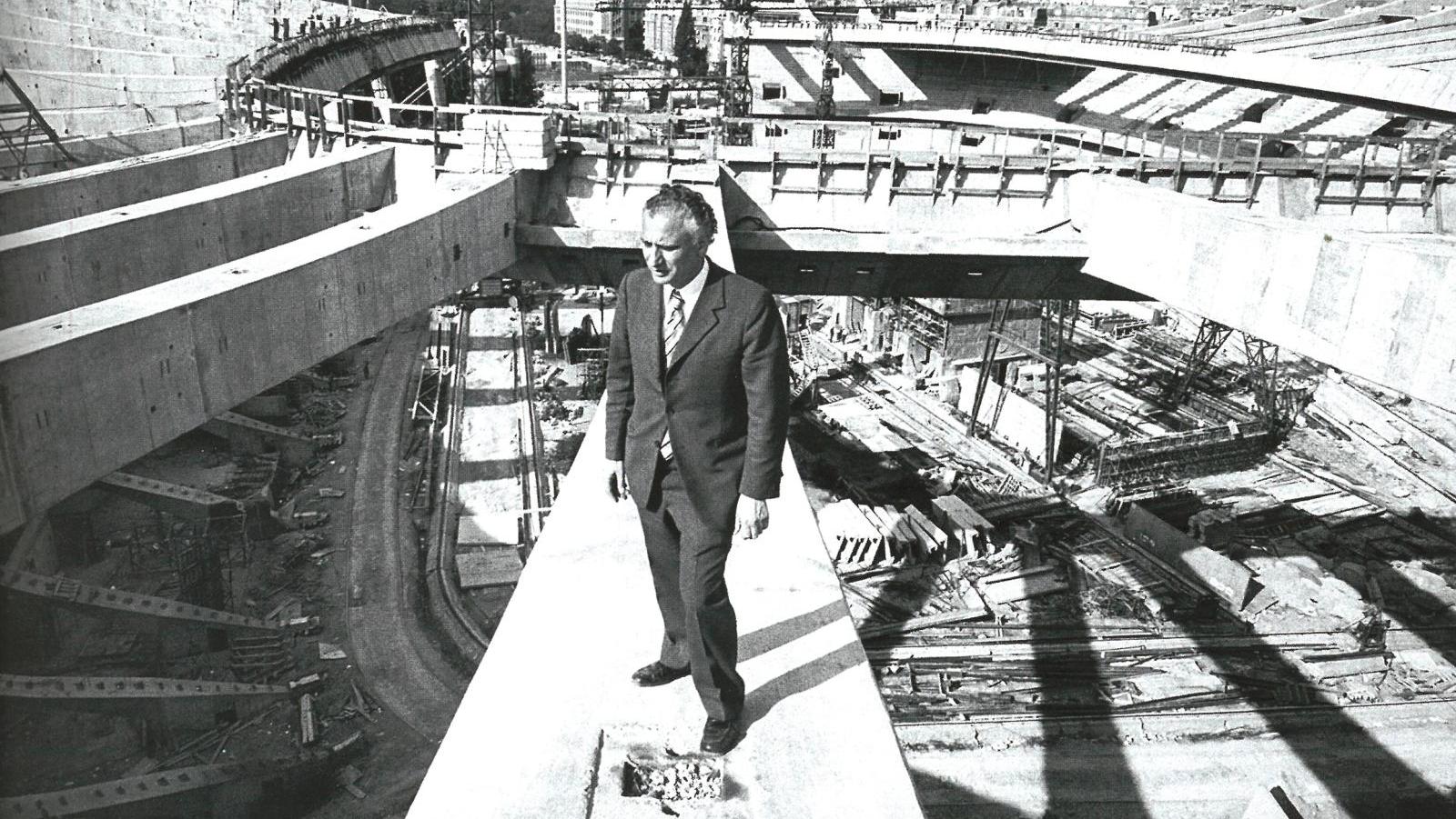 Roger Taillibert sur le chantier du Parc des Princes, vers 1970. La face cachée d’un grand architecte, Roger Taillibert