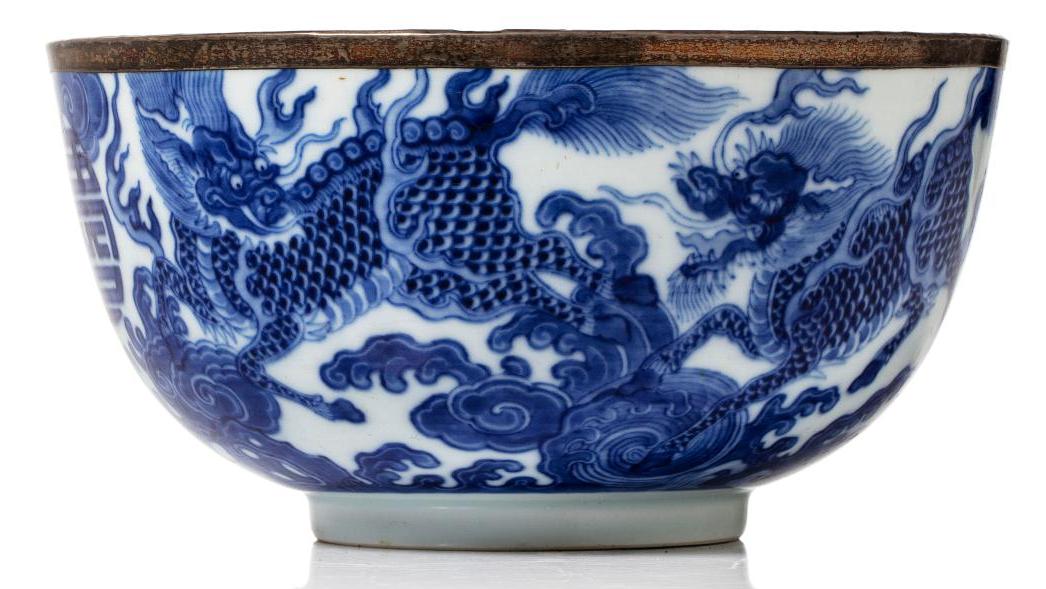 Chine pour le Vietnam, XVIIIe siècle. Bol en porcelaine à décor «bleu de Hué» de... L’empereur et le prince