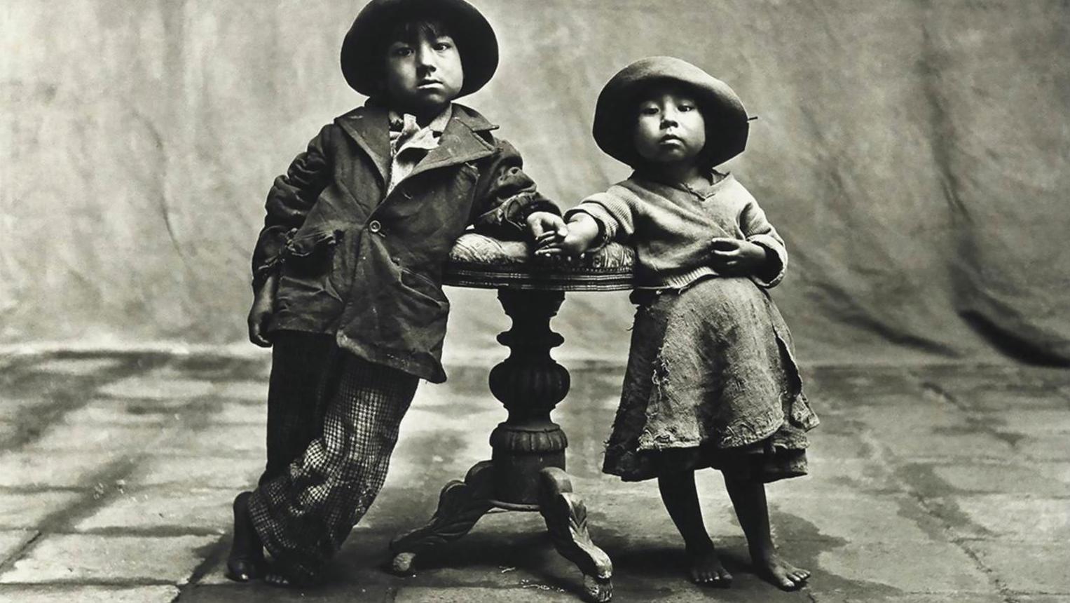 Irving Penn (1917-2009), Cuzco Children, Peru, December (Enfants de Cuzco, Pérou,... Irving Penn à Cuzco