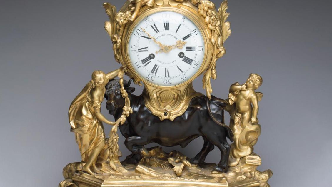 Époque Louis XV. Pendule à décor de L’Enlèvement d’Europe en bronze doré et bronze... Plaisirs variés de Saint-Germain à Géricault