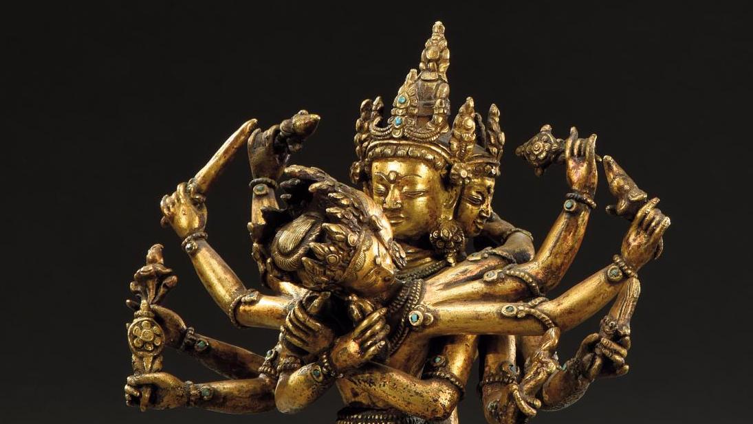 Tibet, Début du XVIIIe siècle. Bouddha en bronze doré ciselé, incrustations de cabochons... Collection d’arts asiatiques