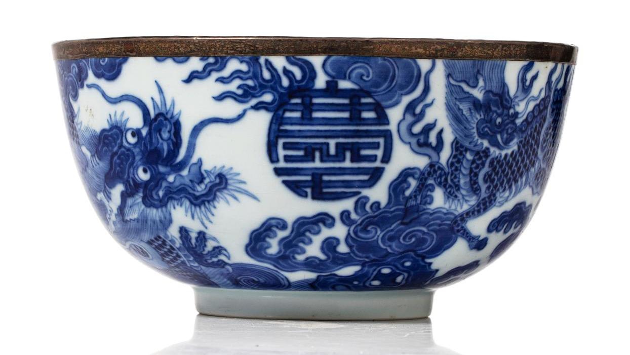 Chine pour le Vietnam, XVIIIe siècle. Bol en porcelaine à décor «bleu de Hué» de... Le pays du dragon 
