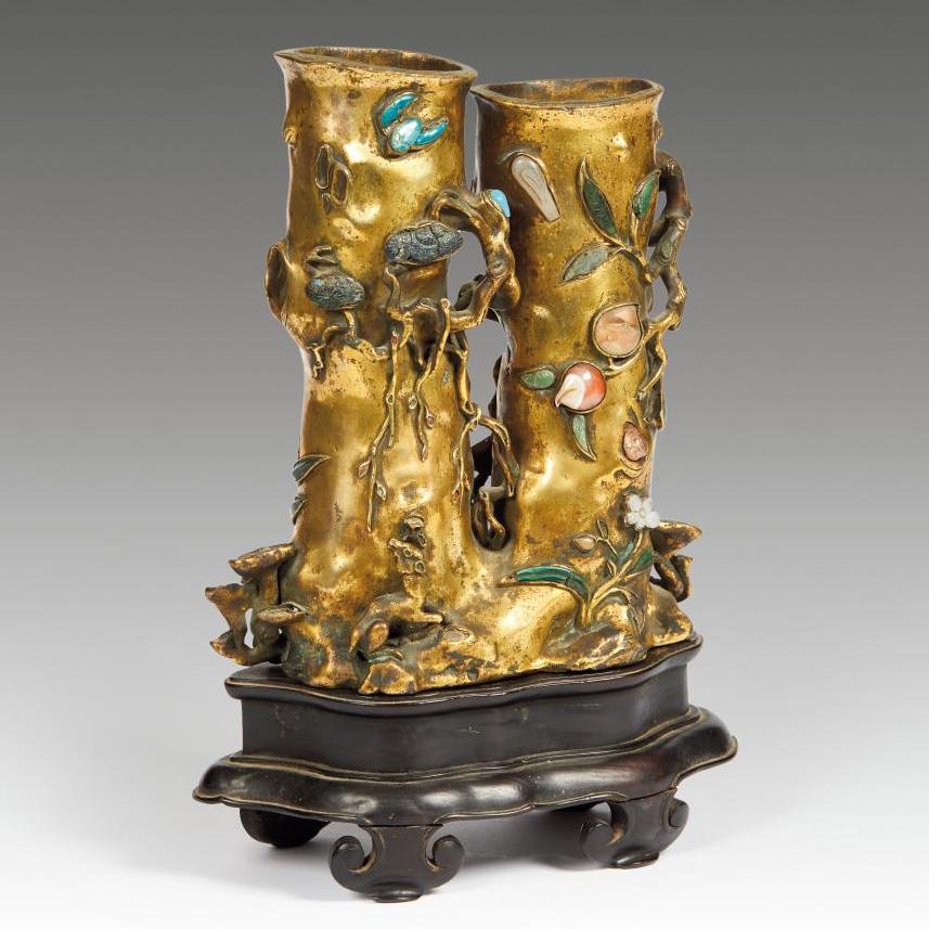 Bronze doré et pierres : un précieux vase de Chine