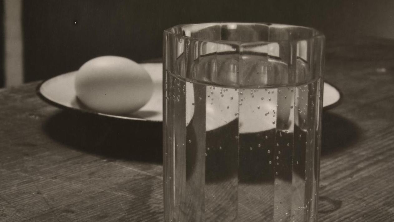 Josef Sudek (1896-1976), Composition avec œuf, assiette et verre (1950-1954), épreuve... La vie silencieuse des photographies de Sudek