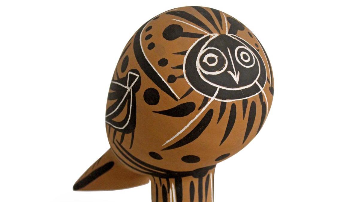 Pablo Picasso (1881-1973), Hibou, 1953, white earthenware sculpture with red and... Pablo Picasso's Favourite Animals 