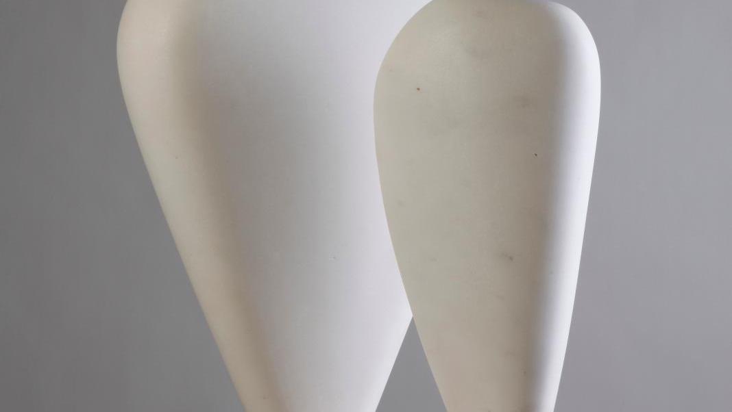 Barbara Hepworth, Two Forms, 1937, marbre, 72,5 x 60,4 x 47 cm, collection privée... Barbara Hepworth à taille directe