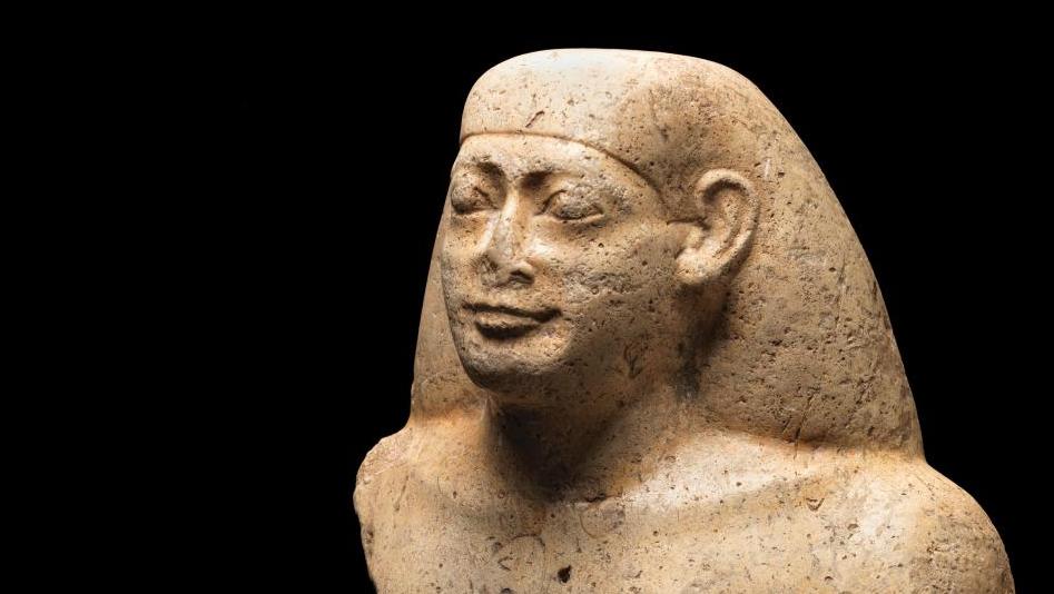 Égypte, début de la XXVIe dynastie. Buste au nom de Ânkh-Hor, torse nu, le bras gauche... Dignitaire de la XXVIe dynastie