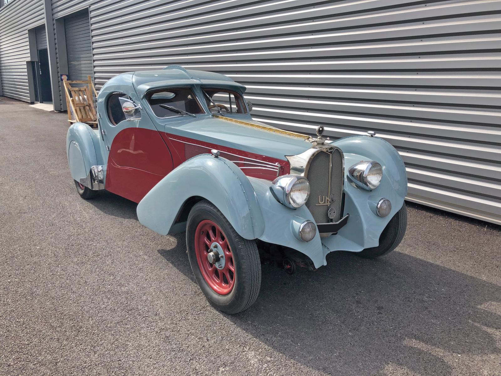 La Bugatti 57 Atlantic Evocation est le résultat d’un patient travail mené par un passionné… Sur le châssis d’une automobile Unic de 1931,
