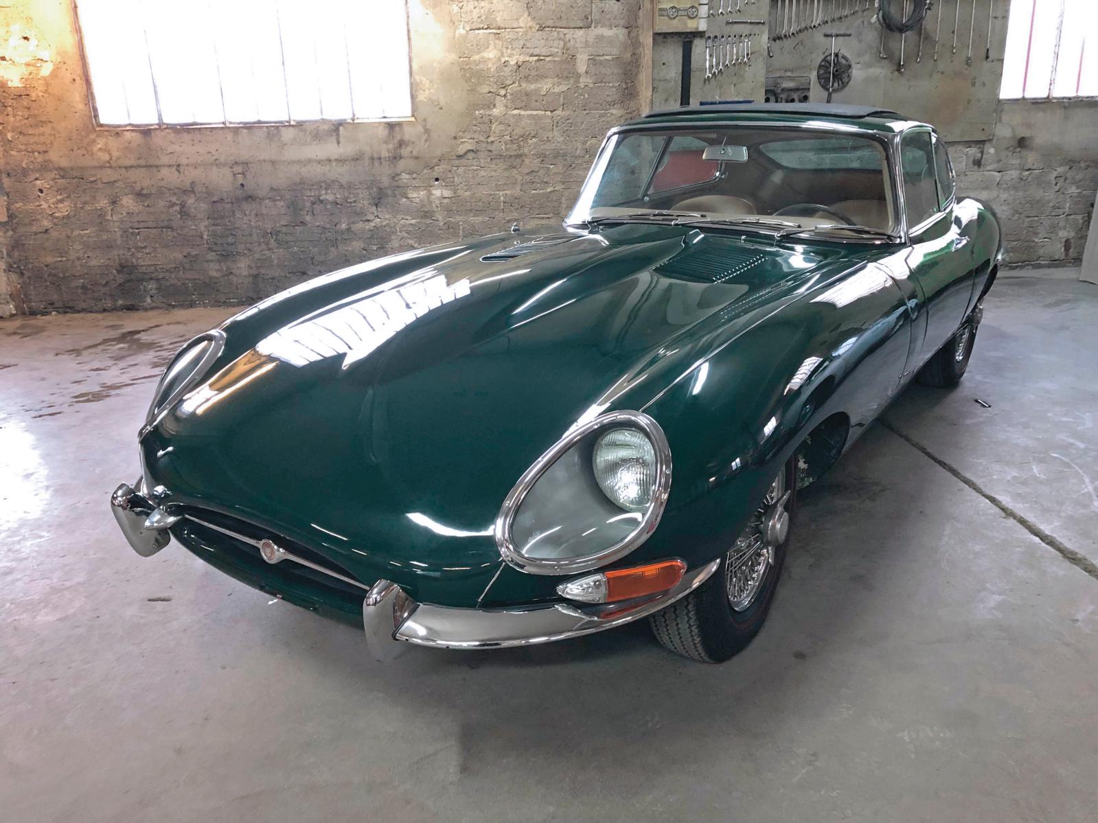 C’était la plus belle Jaguar de la vacation : la Type E Coupé 3,8 litres de 1963, qui emportait dans sa course pas moins de 98 400 €. Et s