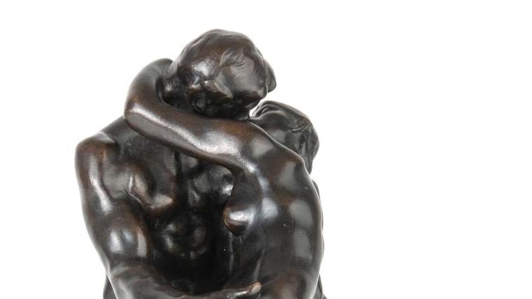Auguste Rodin (1840-1917), Le Baiser, bronze à patine brune nuancée, 4e réduction... Un baiser de Rodin de belle provenance